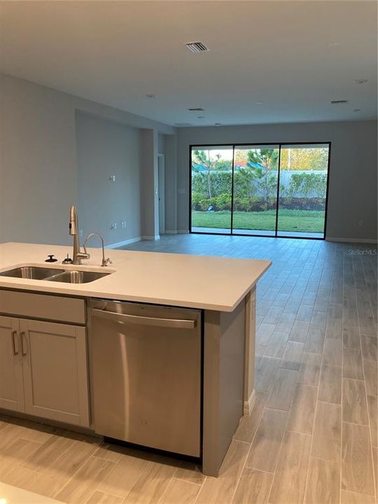 En Renta: $3,250 (4 camas, 3 baños, 2411 Pies cuadrados)