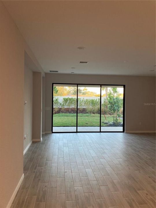 En Renta: $3,250 (4 camas, 3 baños, 2411 Pies cuadrados)