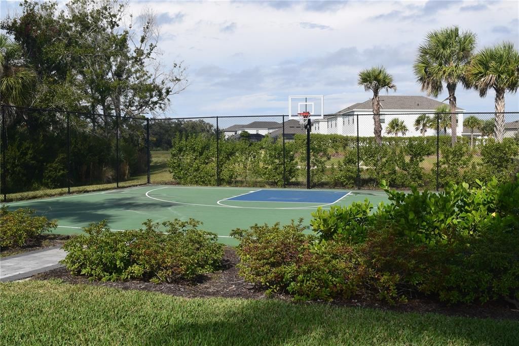 En Renta: $3,250 (4 camas, 3 baños, 2411 Pies cuadrados)