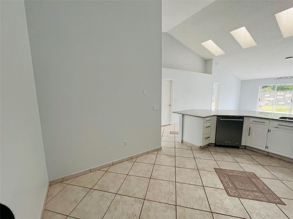 待售: $497,900 (4 贝兹, 3 浴室, 2347 平方英尺)