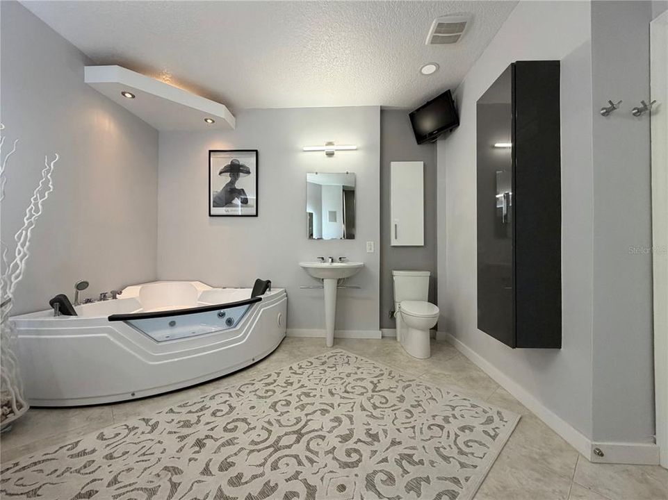 For Sale: $875,000 (3 beds, 2 baths, 2151 Square Feet)