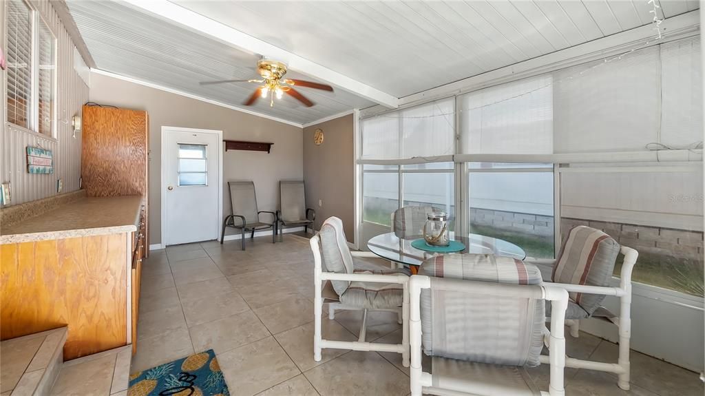 На продажу: $140,000 (2 спален, 2 ванн, 864 Квадратных фут)