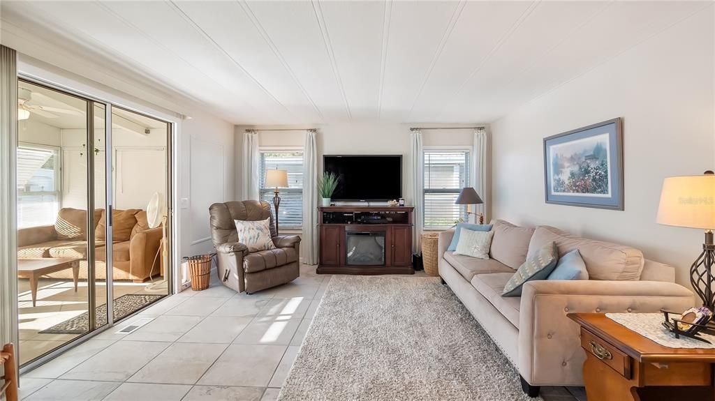 На продажу: $140,000 (2 спален, 2 ванн, 864 Квадратных фут)