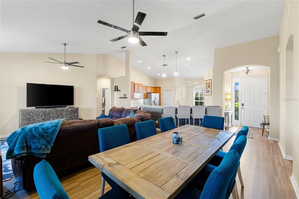 For Sale: $365,000 (3 beds, 2 baths, 1766 Square Feet)