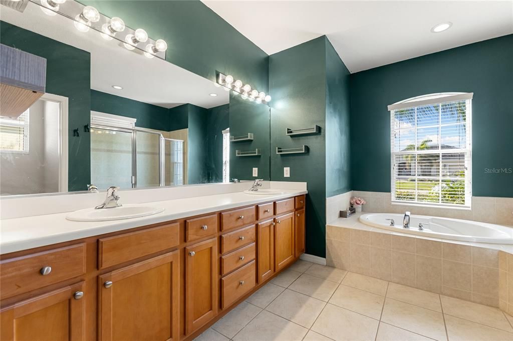 For Sale: $365,000 (3 beds, 2 baths, 1766 Square Feet)