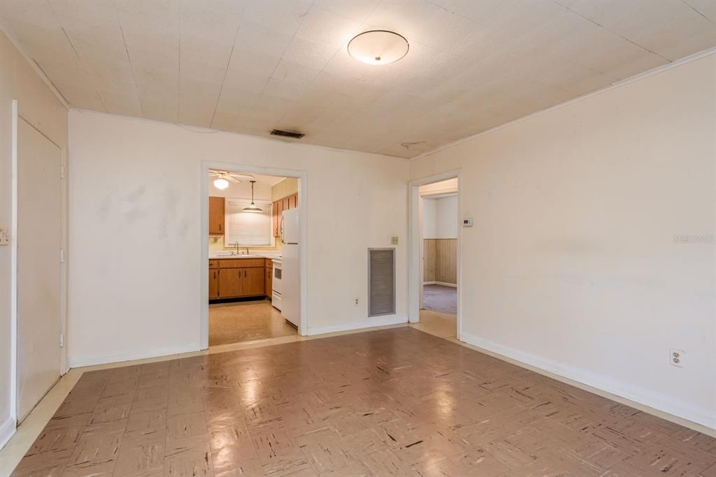 待售: $365,000 (3 贝兹, 3 浴室, 1954 平方英尺)