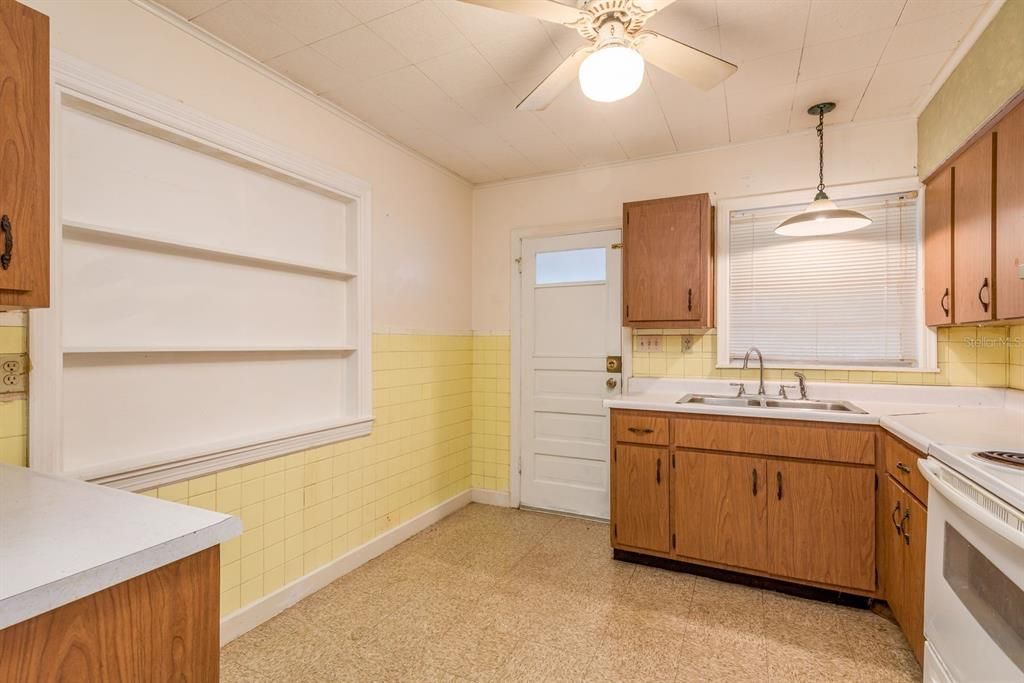 待售: $365,000 (3 贝兹, 3 浴室, 1954 平方英尺)