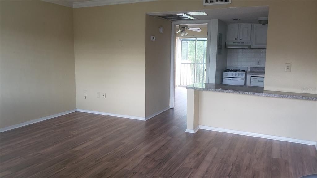 For Rent: $1,095 (1 beds, 1 baths, 496 Square Feet)