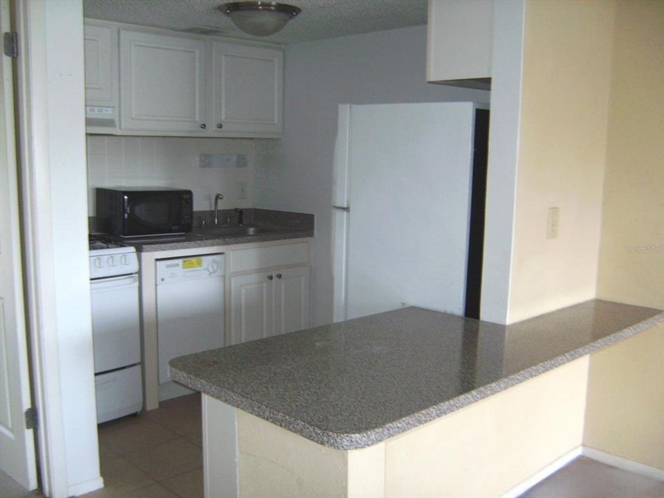 For Rent: $1,095 (1 beds, 1 baths, 496 Square Feet)