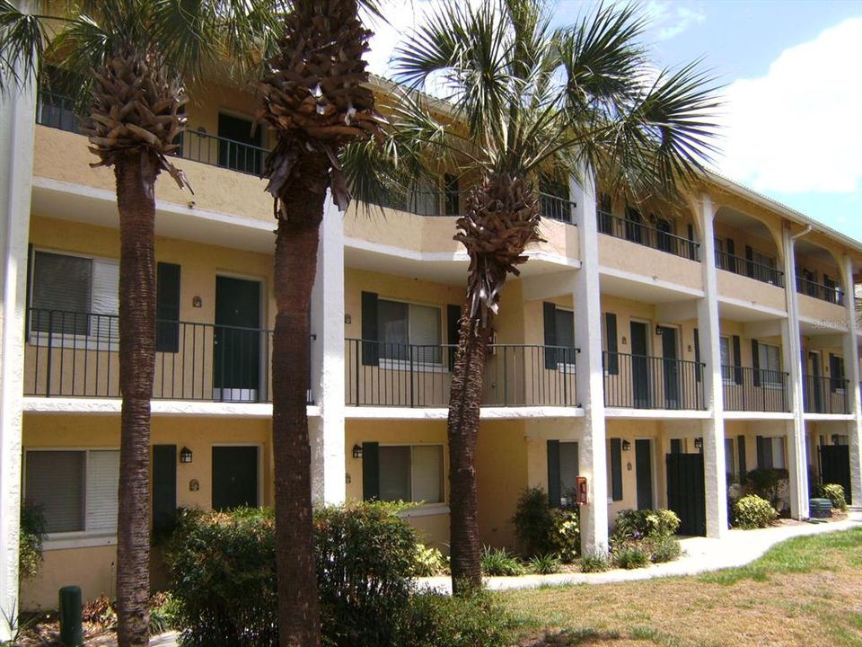 For Rent: $1,095 (1 beds, 1 baths, 496 Square Feet)