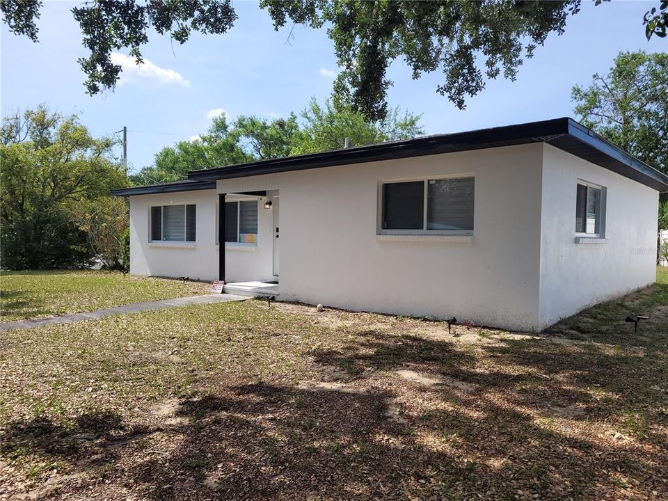 For Sale: $420,000 (3 beds, 2 baths, 1243 Square Feet)