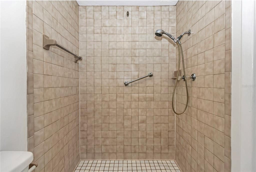 For Rent: $2,700 (3 beds, 2 baths, 1427 Square Feet)