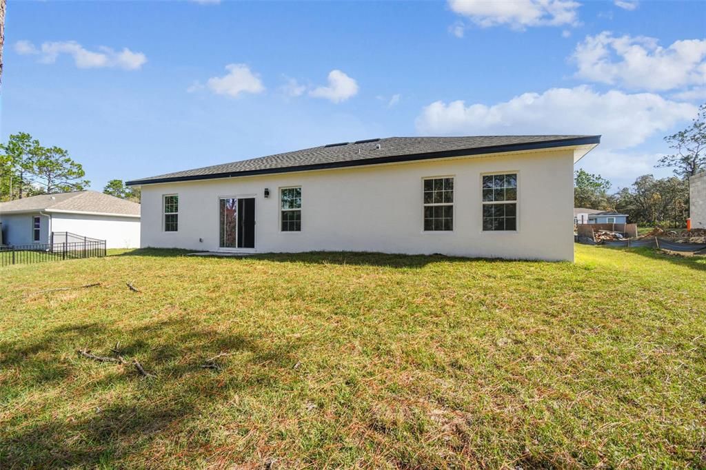 На продажу: $274,900 (4 спален, 2 ванн, 1774 Квадратных фут)