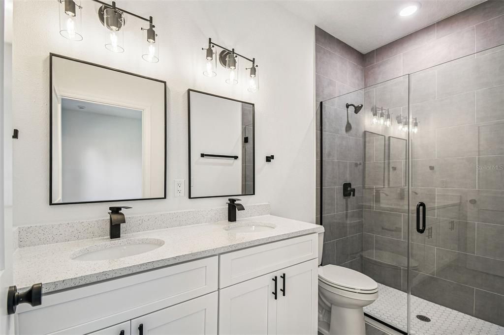 На продажу: $274,900 (4 спален, 2 ванн, 1774 Квадратных фут)