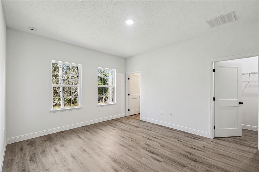 На продажу: $274,900 (4 спален, 2 ванн, 1774 Квадратных фут)