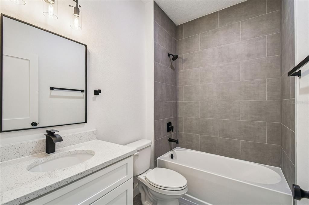 На продажу: $274,900 (4 спален, 2 ванн, 1774 Квадратных фут)