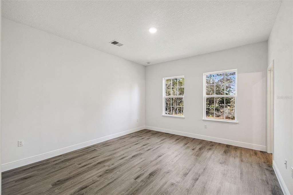 На продажу: $274,900 (4 спален, 2 ванн, 1774 Квадратных фут)