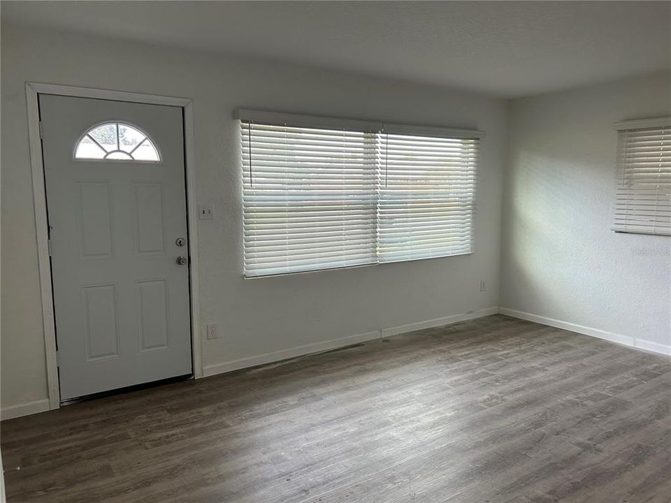 В аренду: $1,500 (2 спален, 1 ванн, 720 Квадратных фут)