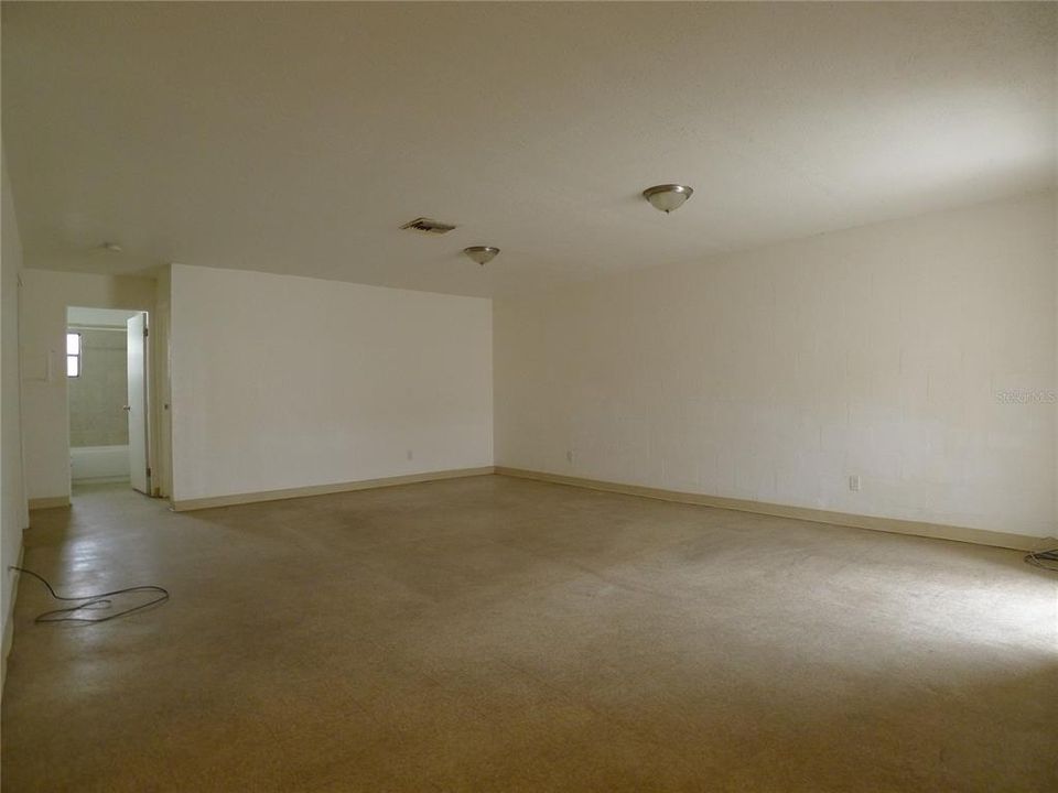 For Rent: $1,500 (3 beds, 1 baths, 1095 Square Feet)