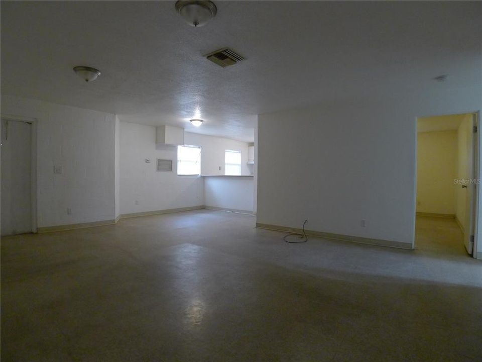 For Rent: $1,500 (3 beds, 1 baths, 1095 Square Feet)