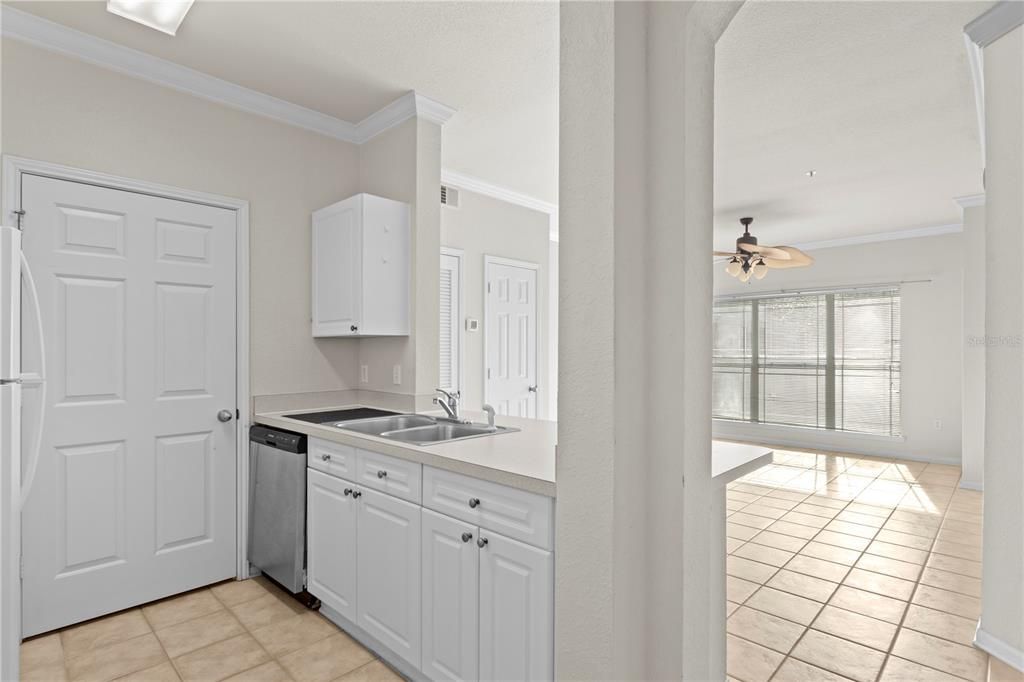 待售: $165,000 (1 贝兹, 1 浴室, 660 平方英尺)