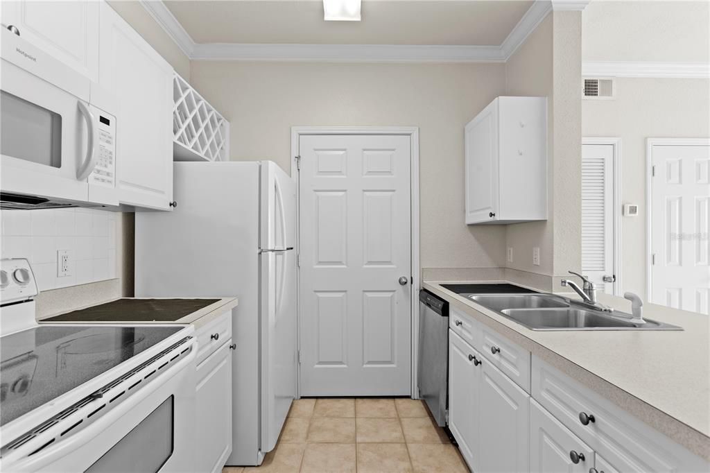 待售: $165,000 (1 贝兹, 1 浴室, 660 平方英尺)