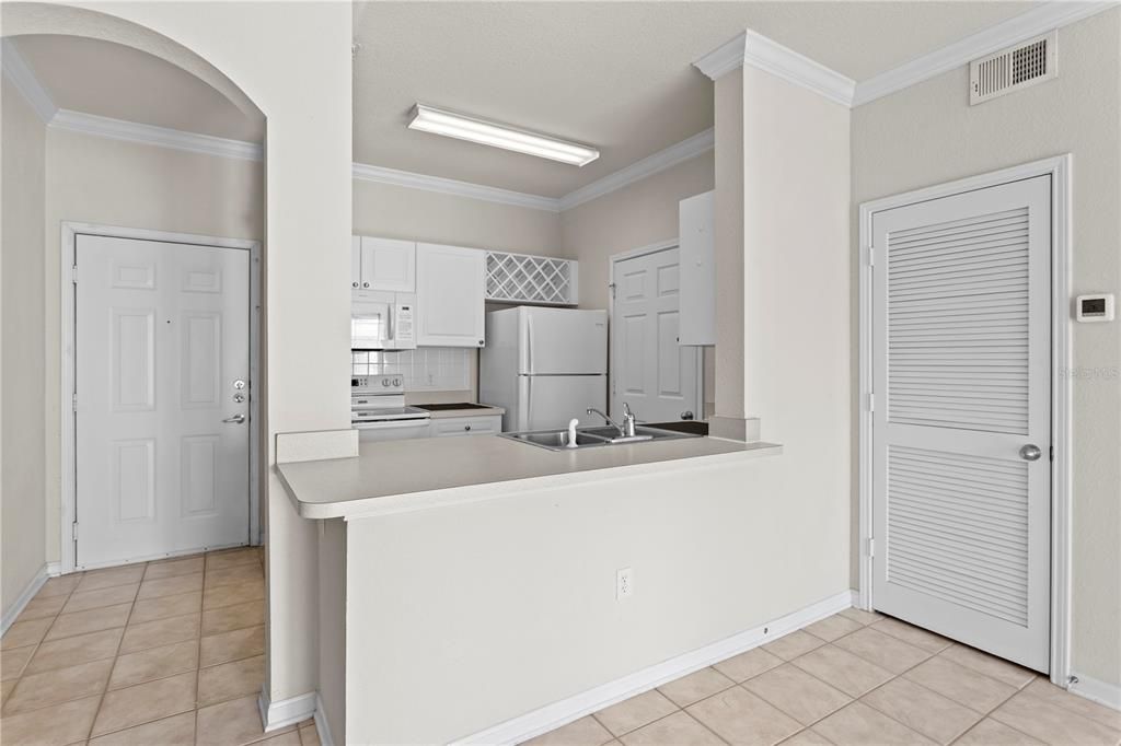 待售: $165,000 (1 贝兹, 1 浴室, 660 平方英尺)