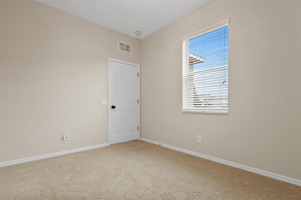 待售: $375,000 (4 贝兹, 2 浴室, 1825 平方英尺)