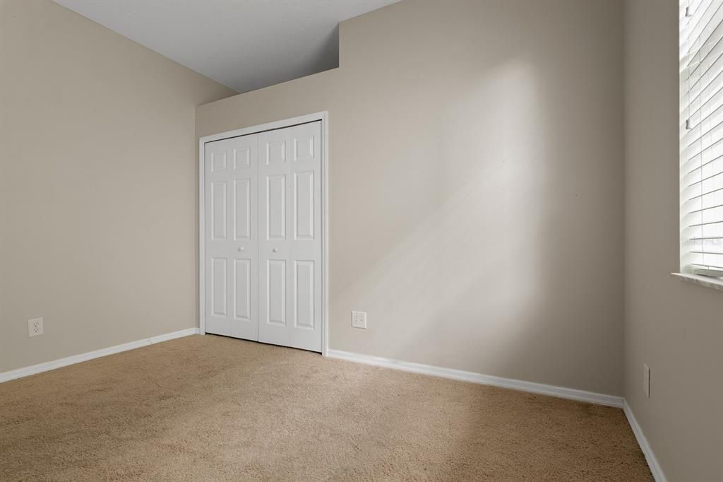 待售: $375,000 (4 贝兹, 2 浴室, 1825 平方英尺)