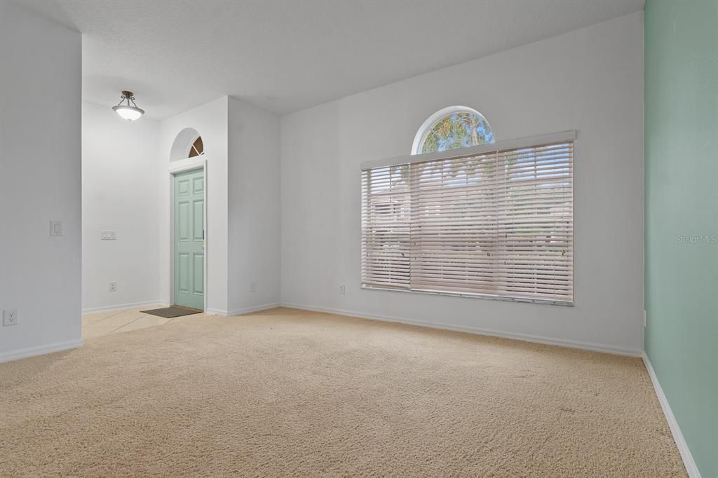 待售: $375,000 (4 贝兹, 2 浴室, 1825 平方英尺)