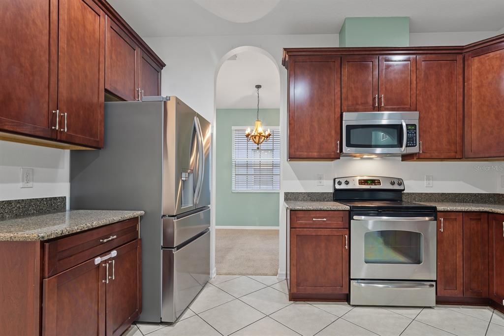 待售: $375,000 (4 贝兹, 2 浴室, 1825 平方英尺)