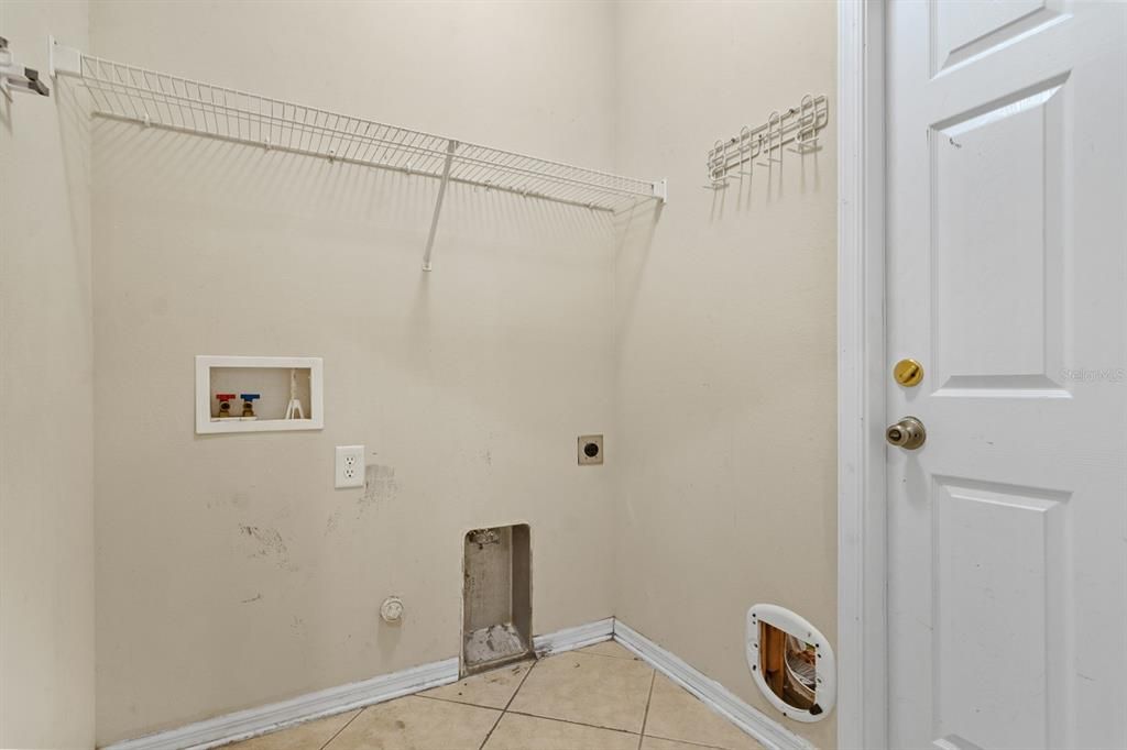 待售: $375,000 (4 贝兹, 2 浴室, 1825 平方英尺)