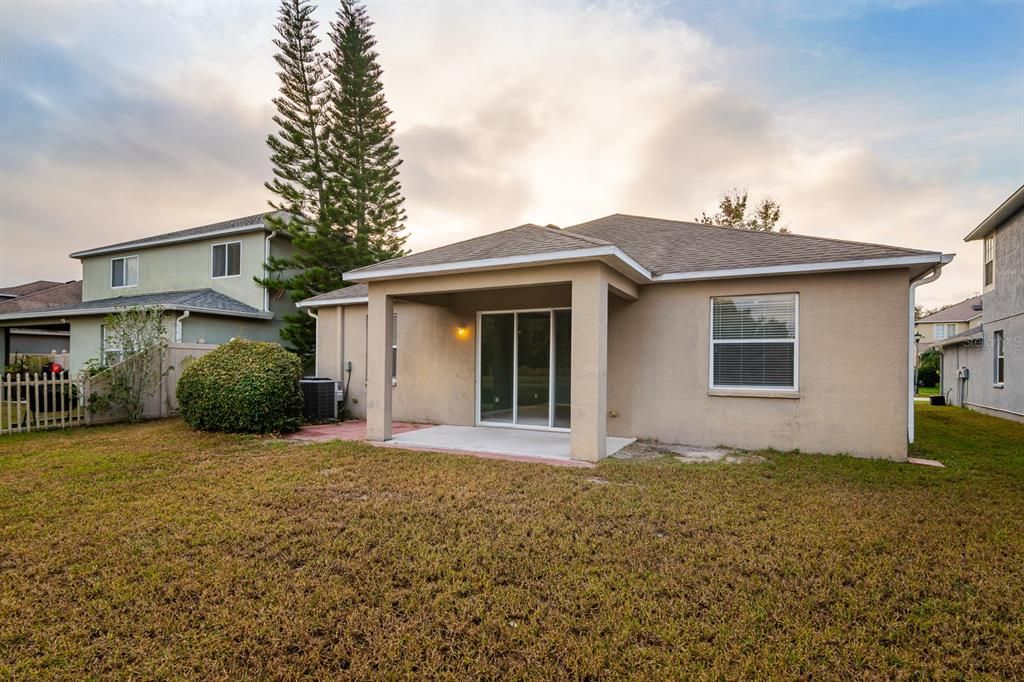 待售: $375,000 (4 贝兹, 2 浴室, 1825 平方英尺)