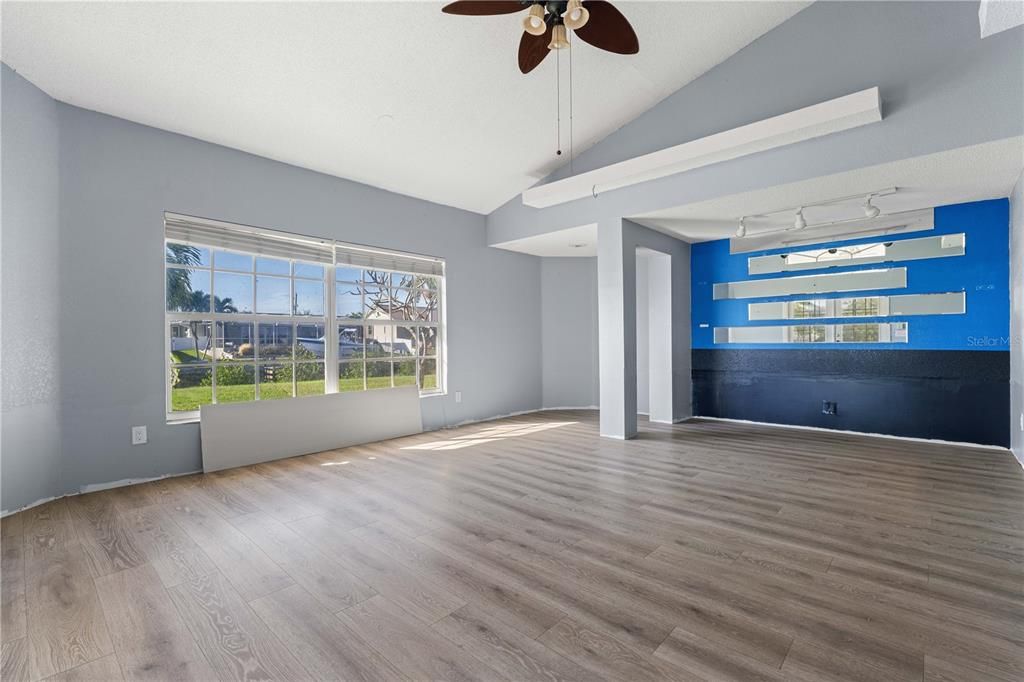 For Sale: $399,000 (4 beds, 3 baths, 2762 Square Feet)