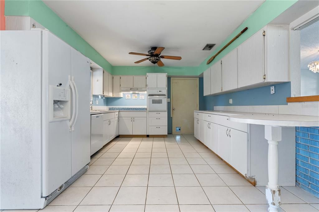 For Sale: $399,000 (4 beds, 3 baths, 2762 Square Feet)