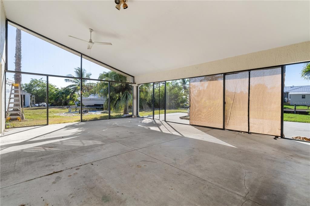 For Sale: $399,000 (4 beds, 3 baths, 2762 Square Feet)