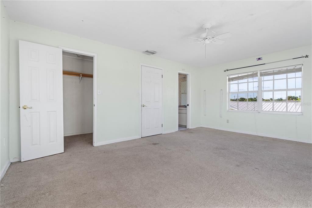 For Sale: $399,000 (4 beds, 3 baths, 2762 Square Feet)