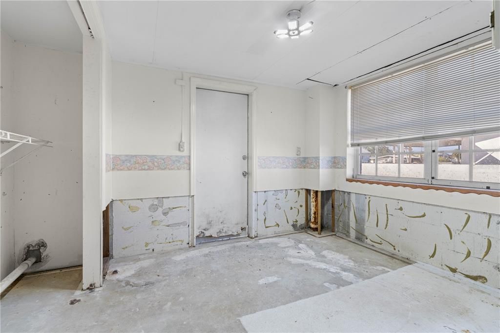 For Sale: $399,000 (4 beds, 3 baths, 2762 Square Feet)