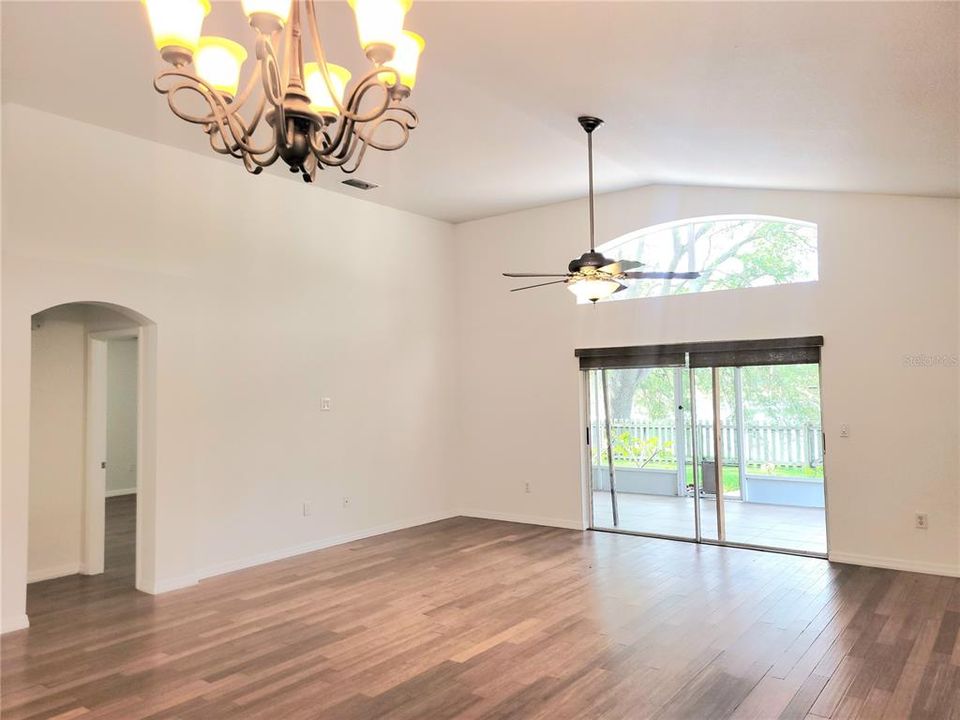 В аренду: $2,600 (3 спален, 2 ванн, 1810 Квадратных фут)