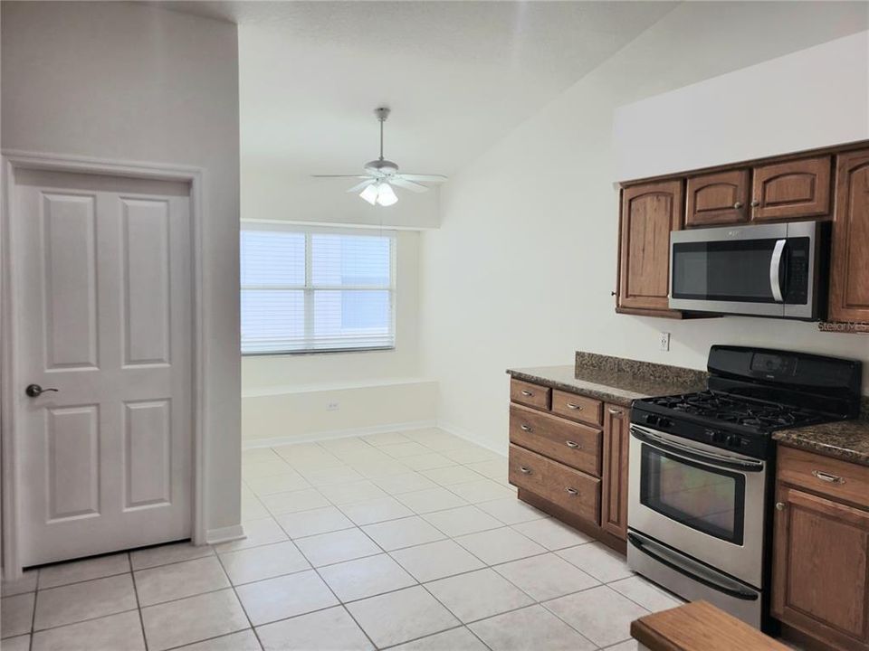 В аренду: $2,600 (3 спален, 2 ванн, 1810 Квадратных фут)