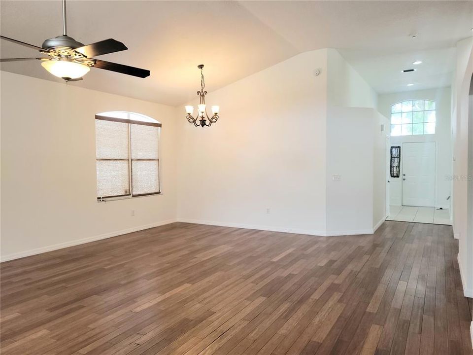 В аренду: $2,600 (3 спален, 2 ванн, 1810 Квадратных фут)