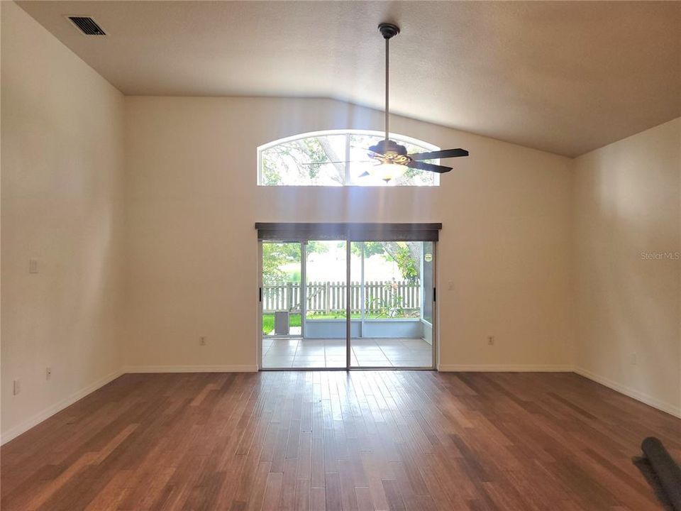 В аренду: $2,600 (3 спален, 2 ванн, 1810 Квадратных фут)