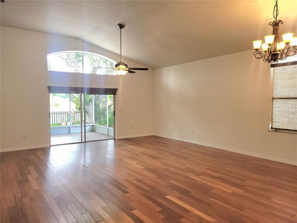 В аренду: $2,600 (3 спален, 2 ванн, 1810 Квадратных фут)