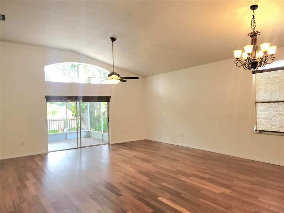 В аренду: $2,600 (3 спален, 2 ванн, 1810 Квадратных фут)