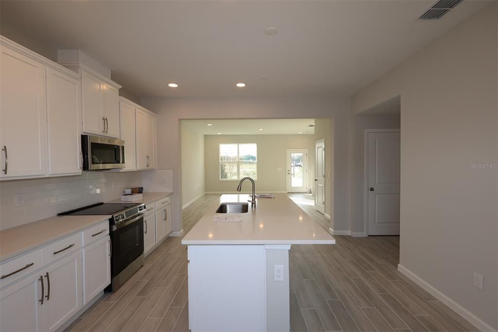 На продажу: $344,990 (3 спален, 2 ванн, 1693 Квадратных фут)