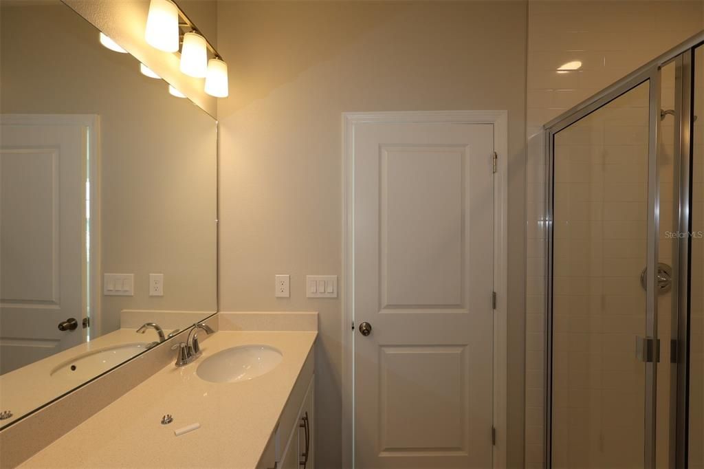 На продажу: $344,990 (3 спален, 2 ванн, 1693 Квадратных фут)