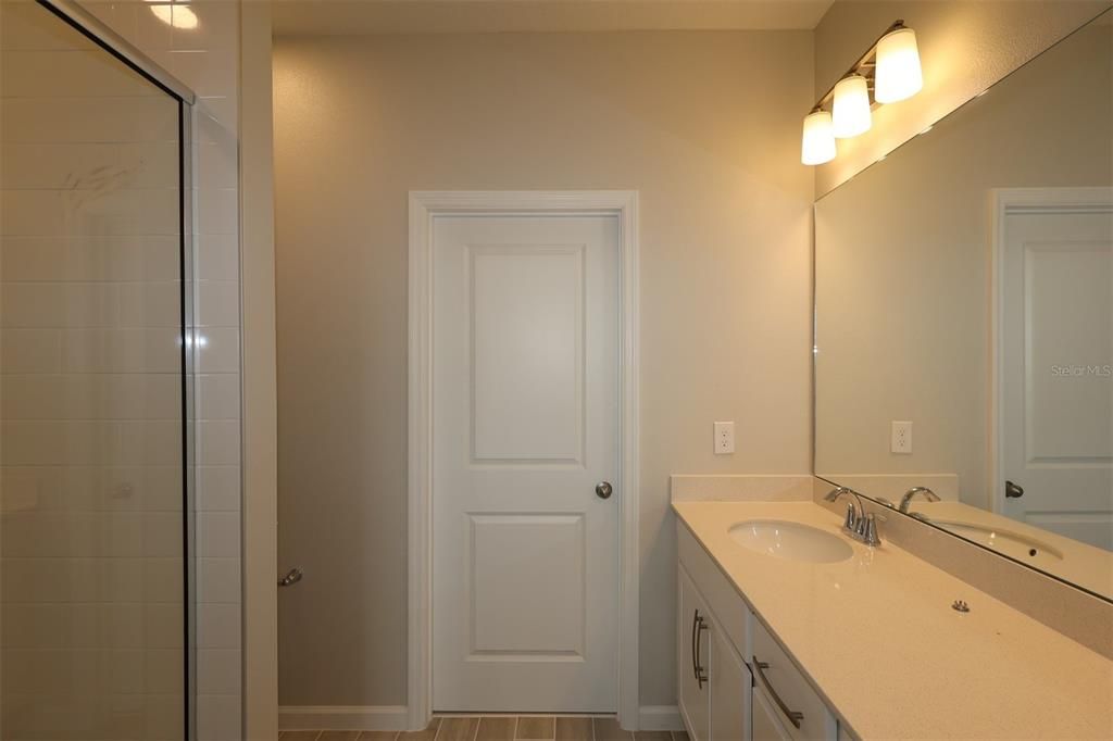 На продажу: $344,990 (3 спален, 2 ванн, 1693 Квадратных фут)