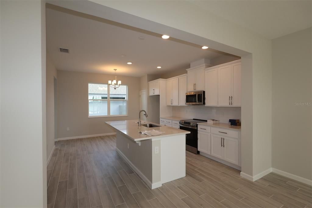 На продажу: $344,990 (3 спален, 2 ванн, 1693 Квадратных фут)