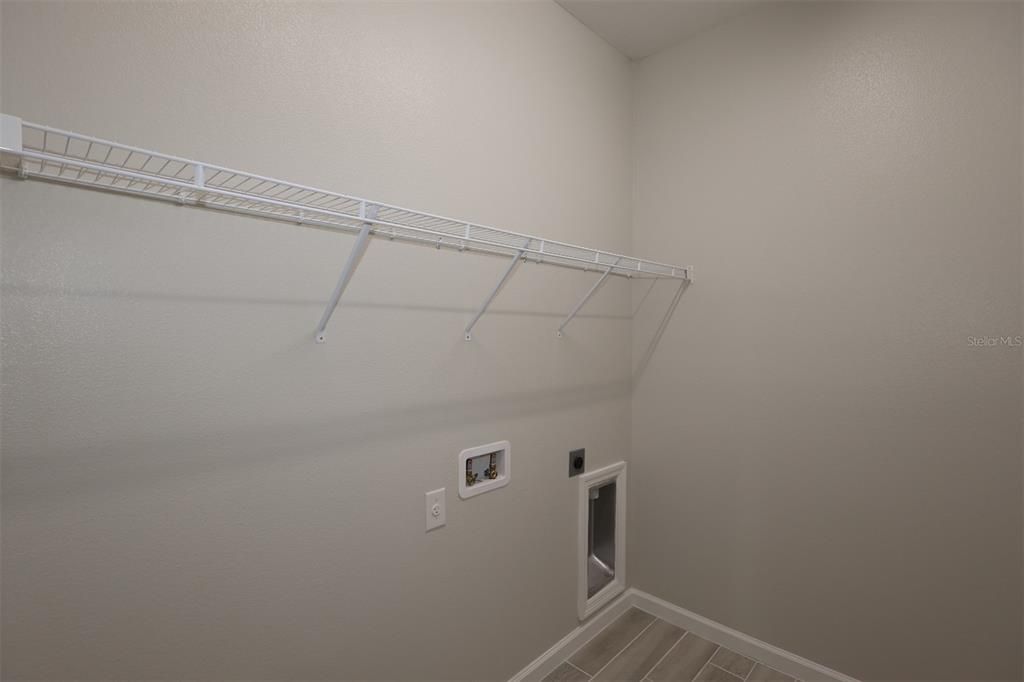 На продажу: $344,990 (3 спален, 2 ванн, 1693 Квадратных фут)