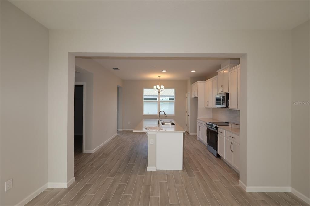 На продажу: $344,990 (3 спален, 2 ванн, 1693 Квадратных фут)